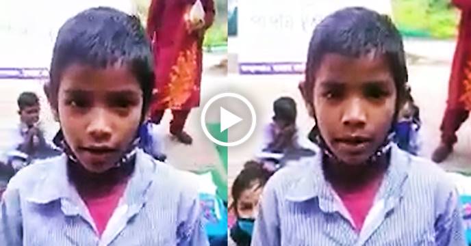 litile school boy singing kacha badam song